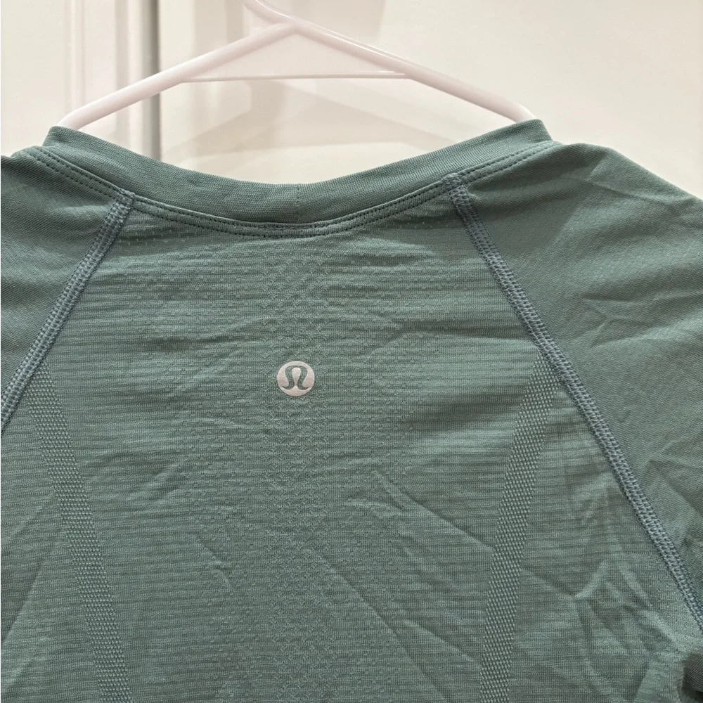 Lululemon Swiftly Size 2 - Picture 4 of 7